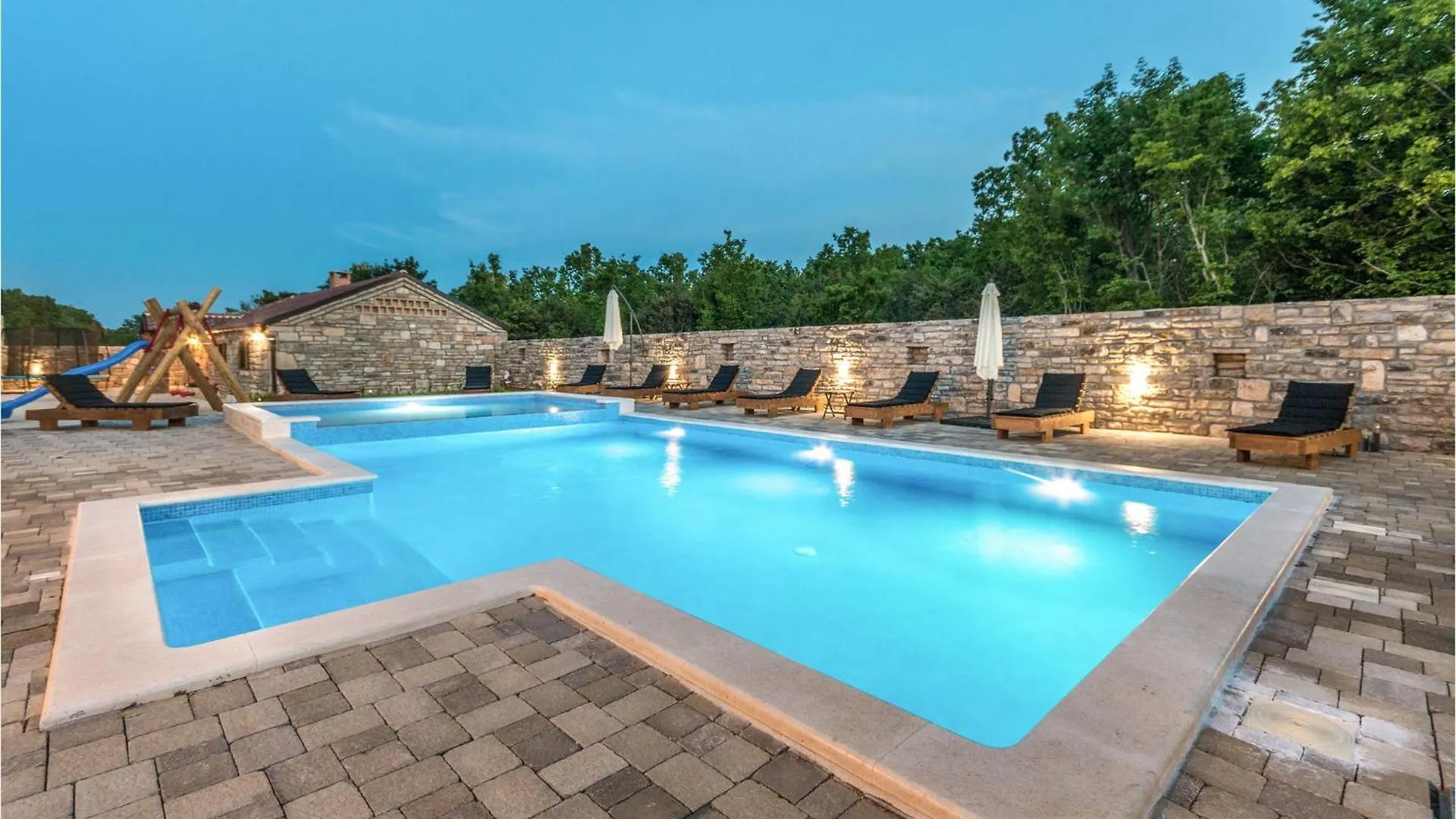 Lovely Home In Perusic Donji With Wifi Dusic