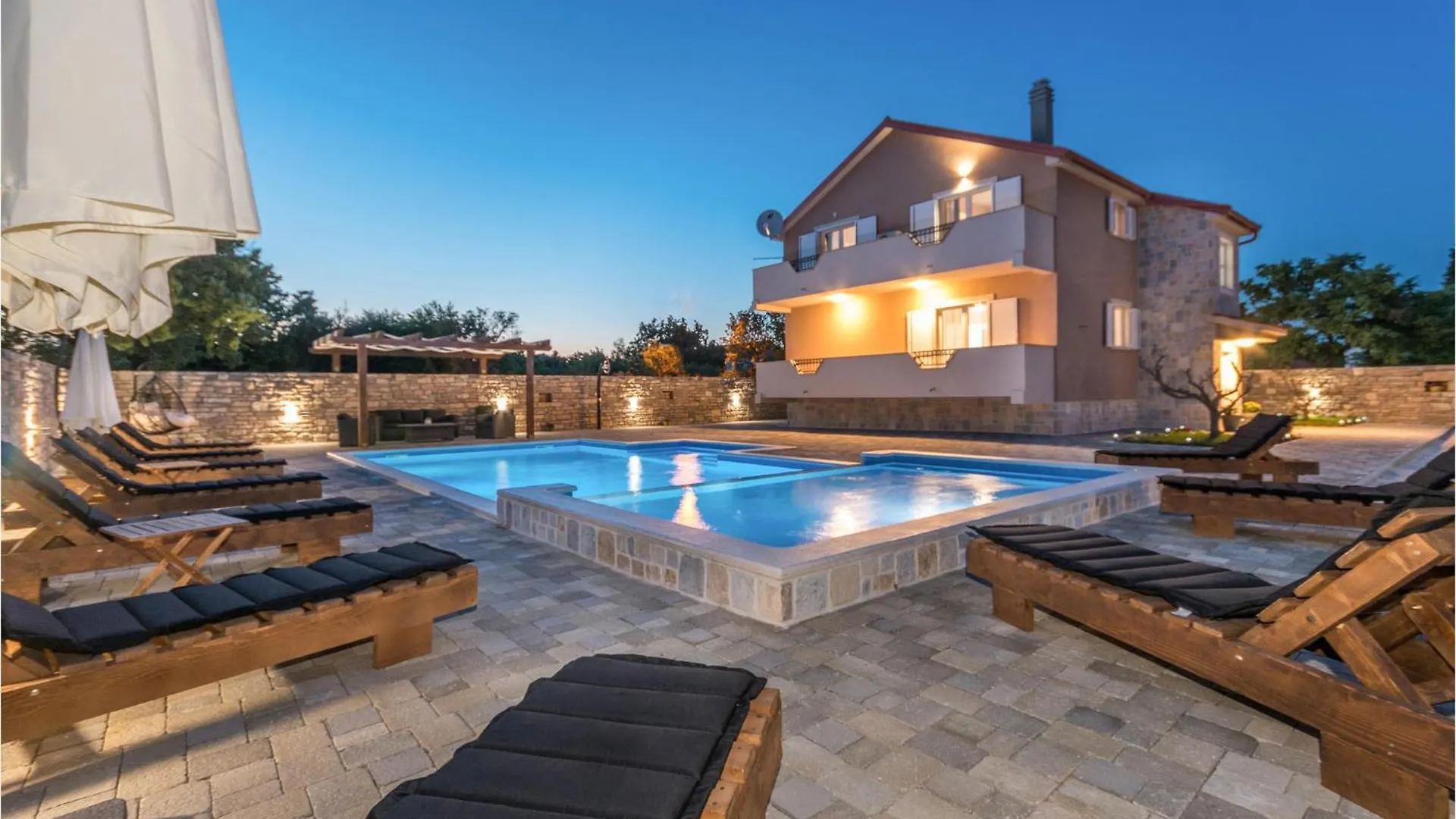 Lovely Home In Perusic Donji With Wifi Dusic Holiday home
