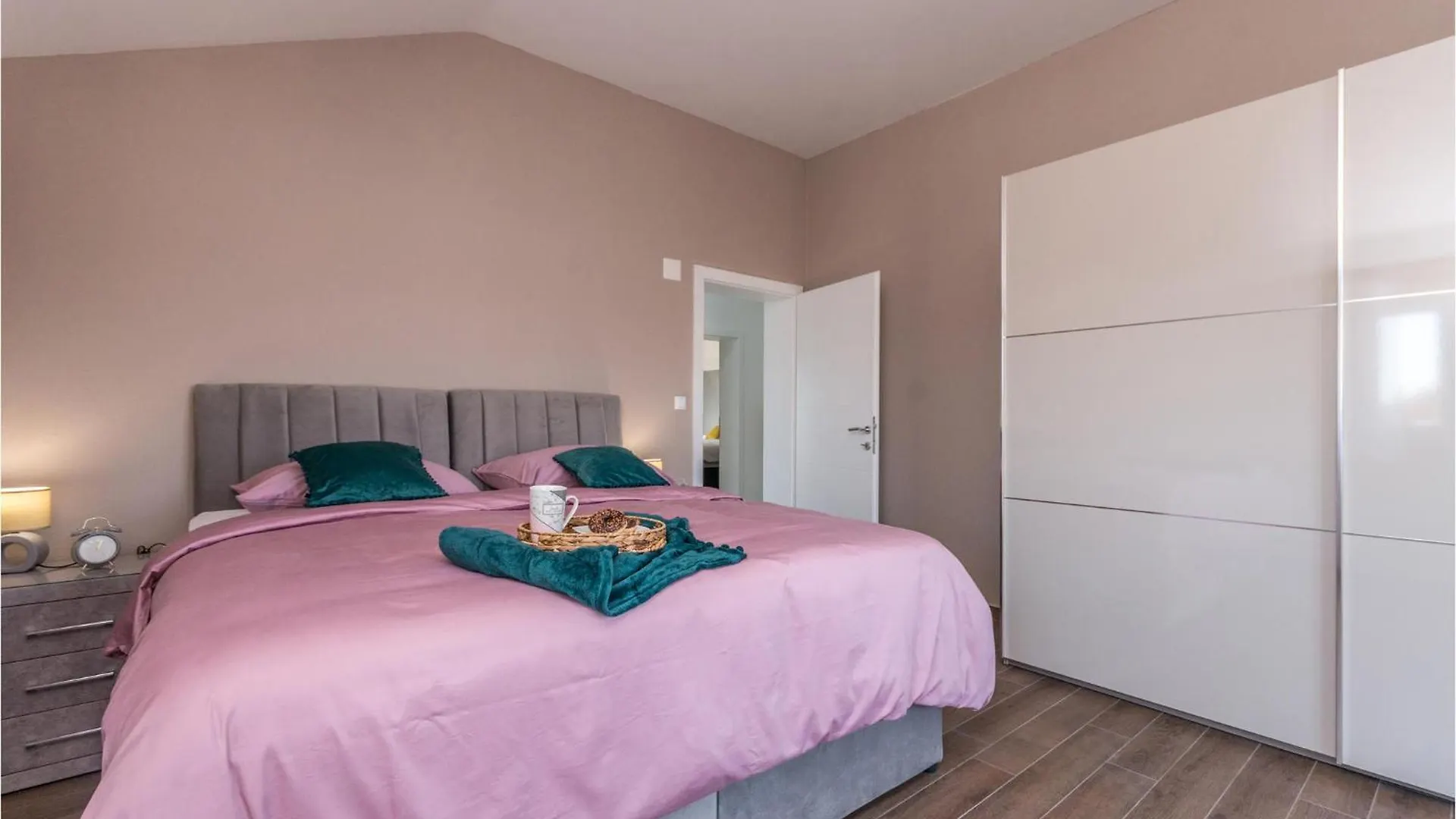 Lovely Home In Perusic Donji With Wifi Dusic