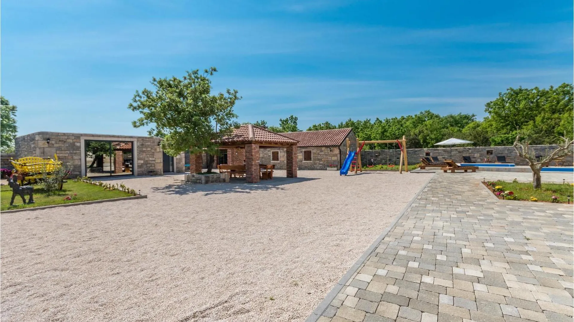 Lovely Home In Perusic Donji With Wifi Dusic