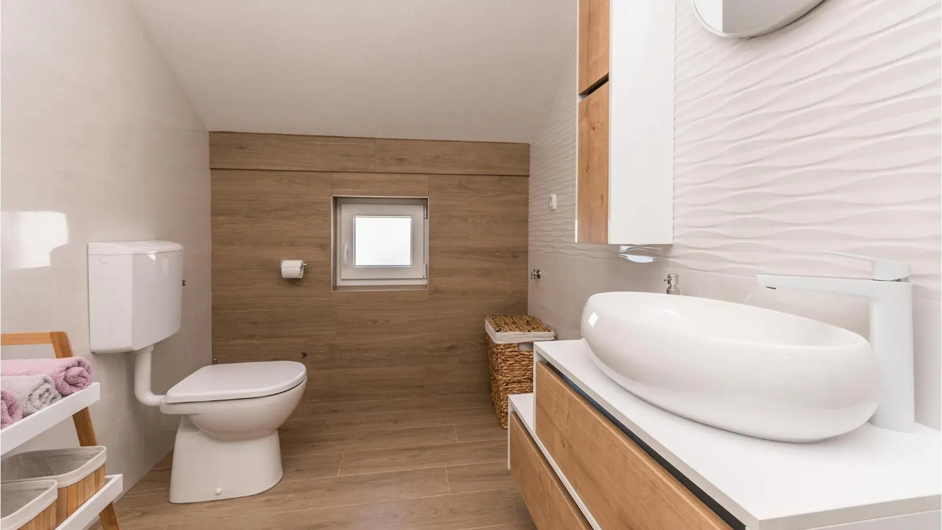 Lovely Home In Perusic Donji With Wifi